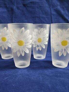 Vintage H J Stotter Daisy Frosted Acrylic Tumblers